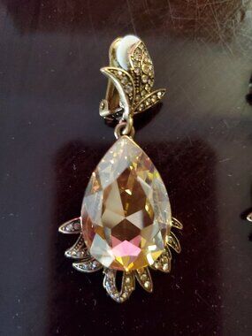 OSCAR DE LA RENTA SIGNED CHAMPAGNE CRYSTAL TEARDROP CLIP ON EARRINGS